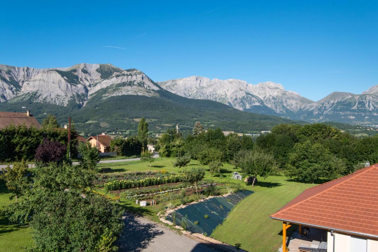 "La Combe Fleurie" Appartements & Chambres Saint-Bonnet-en-Champsaur Exterior foto