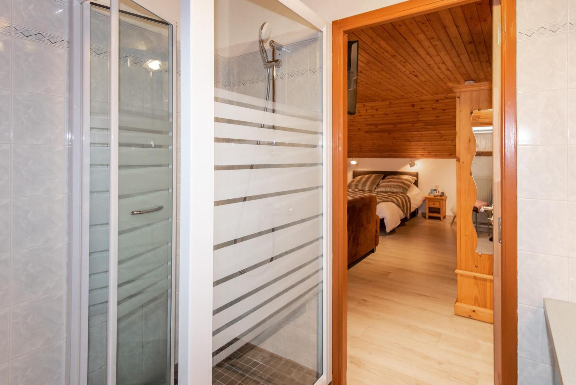 "La Combe Fleurie" Appartements & Chambres Saint-Bonnet-en-Champsaur Zimmer foto